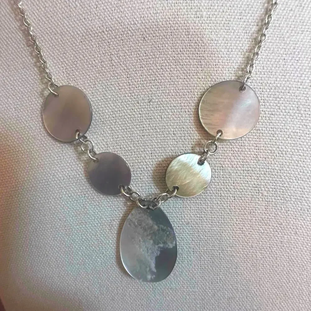 Premier Designs Shell Necklace Minimalist Beach Summer Jewelry Lightweight